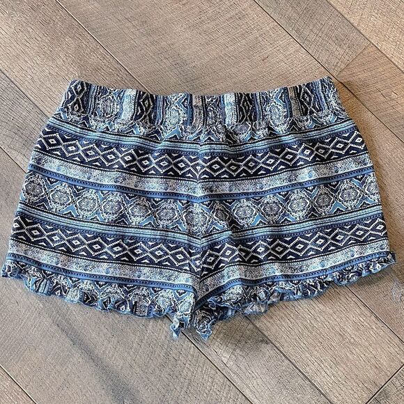 No Boundaries Blue and White Soft Shorts. Size Large. - Picture 2 of 4